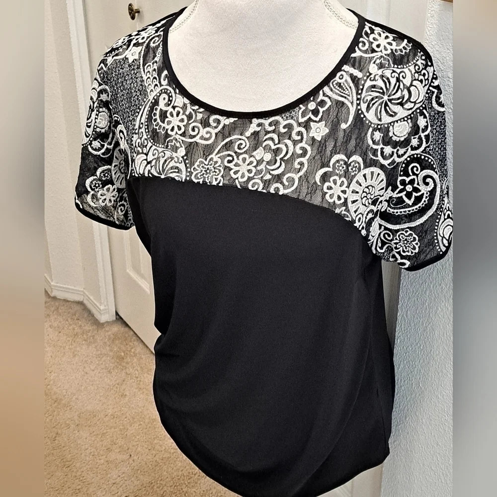 Perseption Concept Short Sleeve Top. Size XL